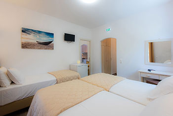 Room with single beds