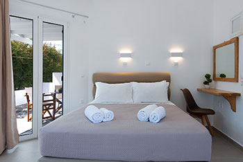 Chambre double avec lit double à Sifnos