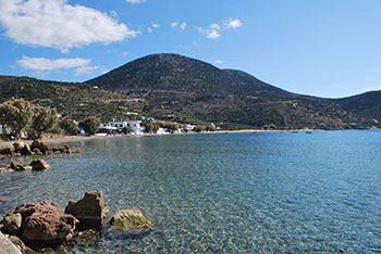 La plage de Vathi à Sifnos